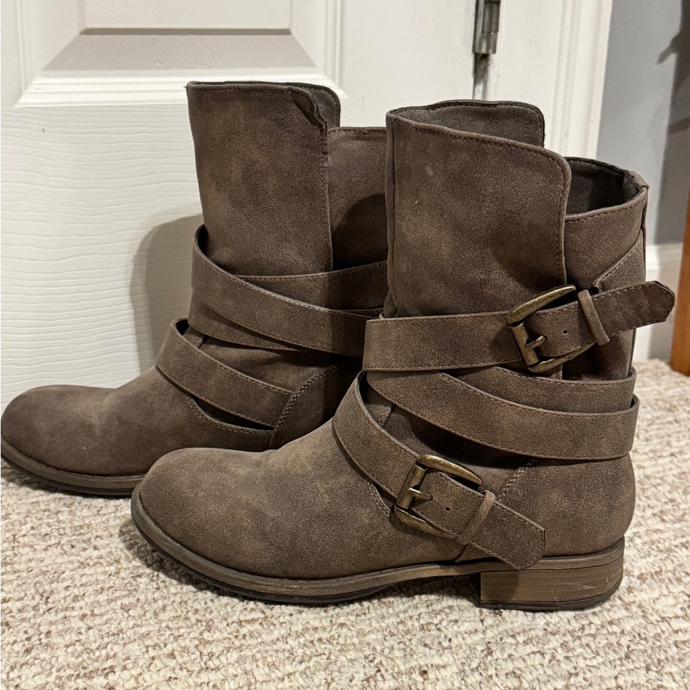 Taupe Crown Vintage Boots
